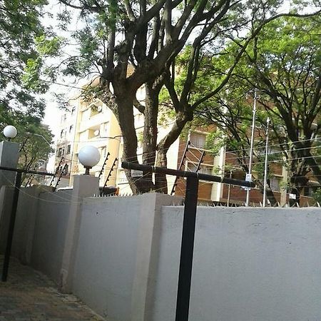 Royal Crown Guesthouse 约翰内斯堡 外观 照片
