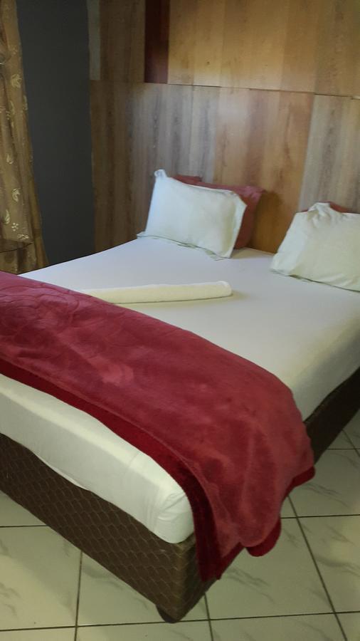 Royal Crown Guesthouse 约翰内斯堡 外观 照片
