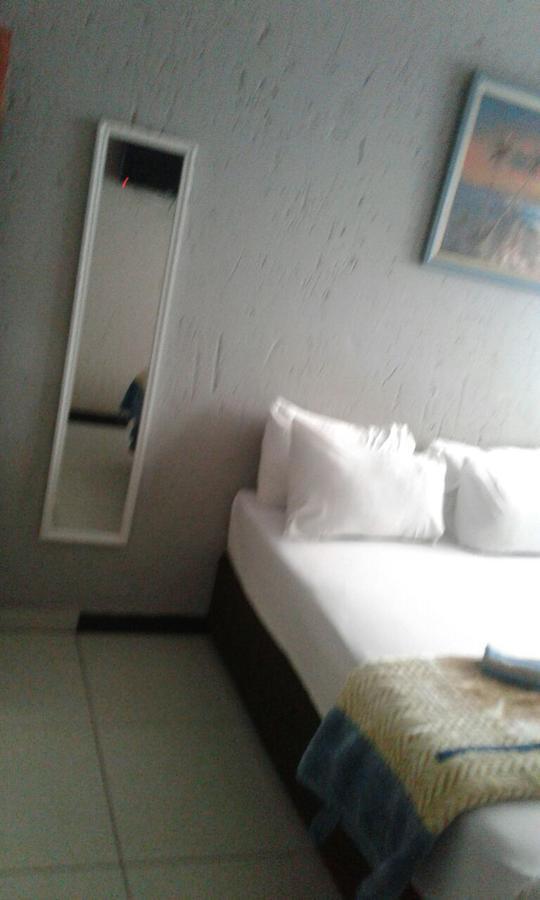 Royal Crown Guesthouse 约翰内斯堡 外观 照片